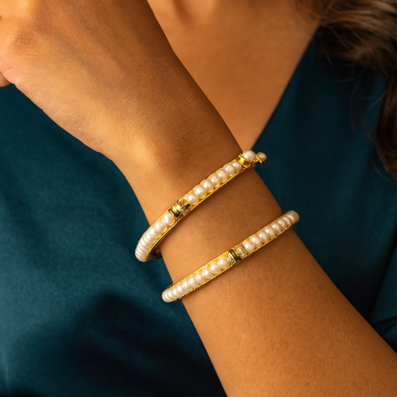 Pearl Bangle with Emerald Touch – Heritage Design