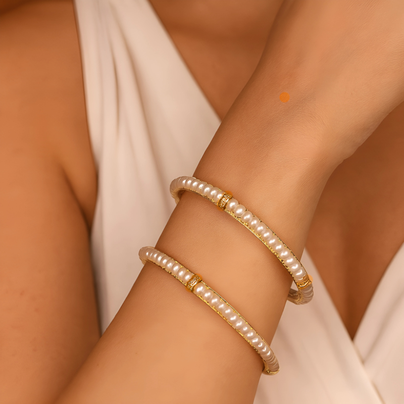 Elegant Pearl Bangle – Regal Simplicity