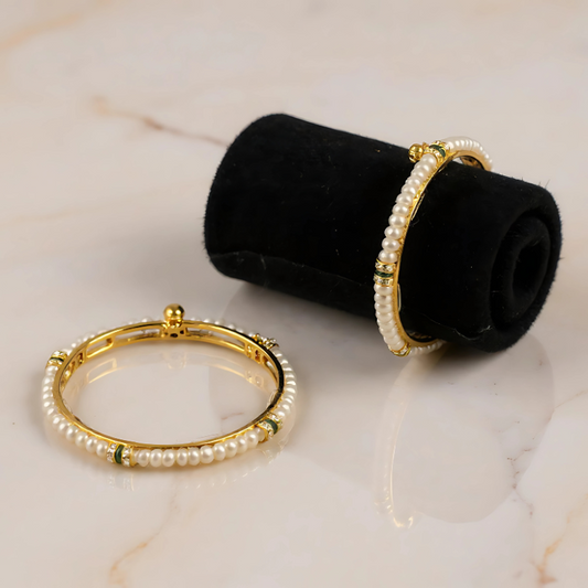 Pearl Bangle with Emerald Touch – Heritage Design