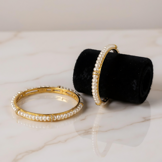 Elegant Pearl Bangle – Regal Simplicity